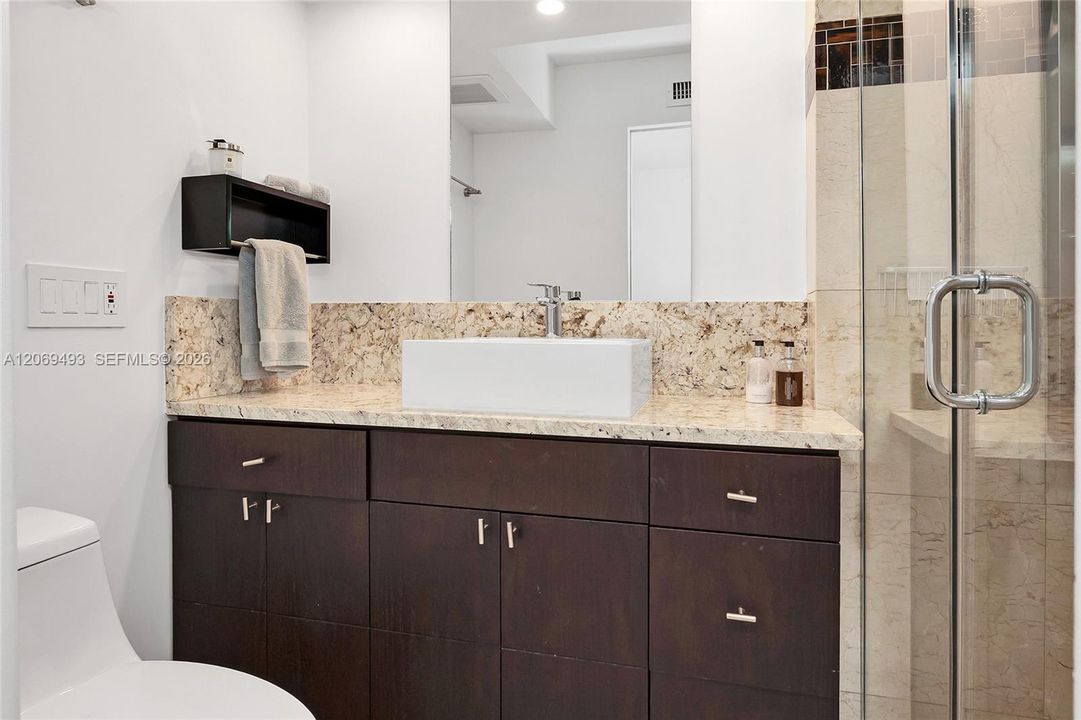 For Sale: $875,000 (2 beds, 2 baths, 1238 Square Feet)