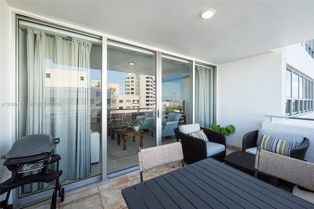For Sale: $875,000 (2 beds, 2 baths, 1238 Square Feet)