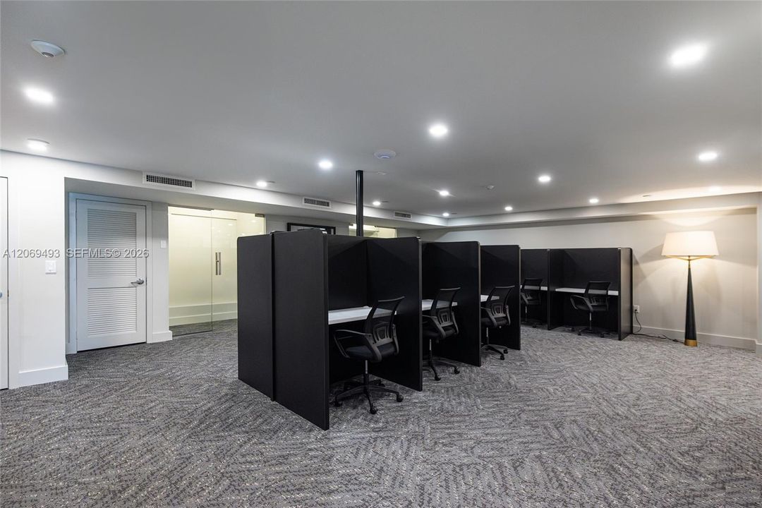 For Sale: $875,000 (2 beds, 2 baths, 1238 Square Feet)