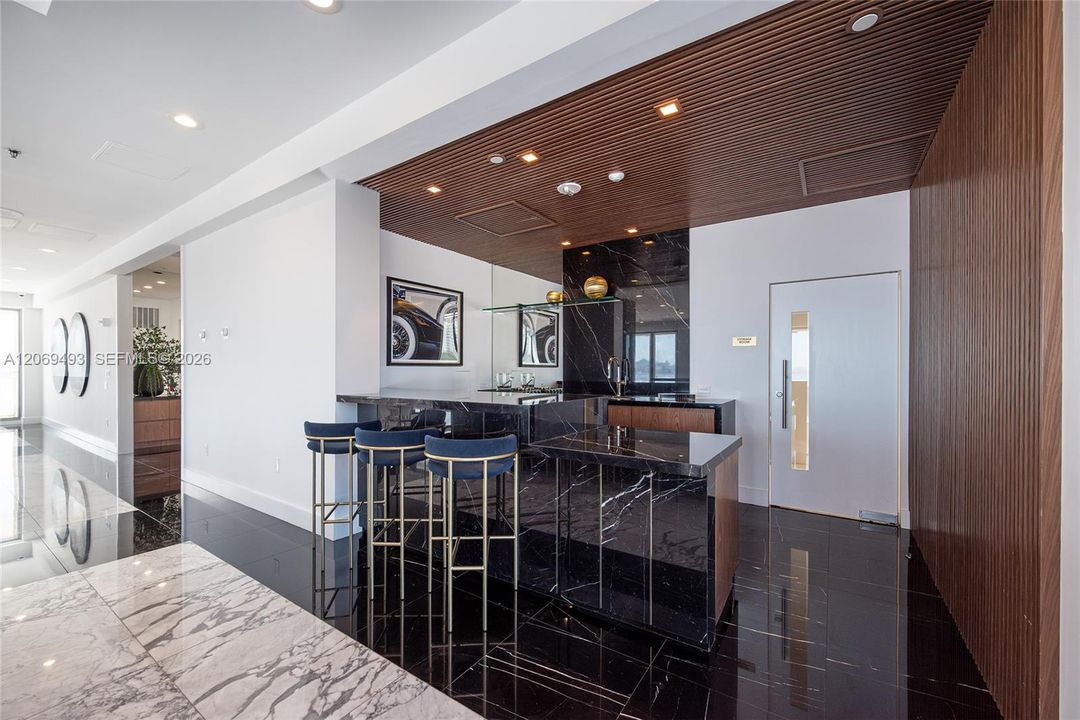For Sale: $875,000 (2 beds, 2 baths, 1238 Square Feet)