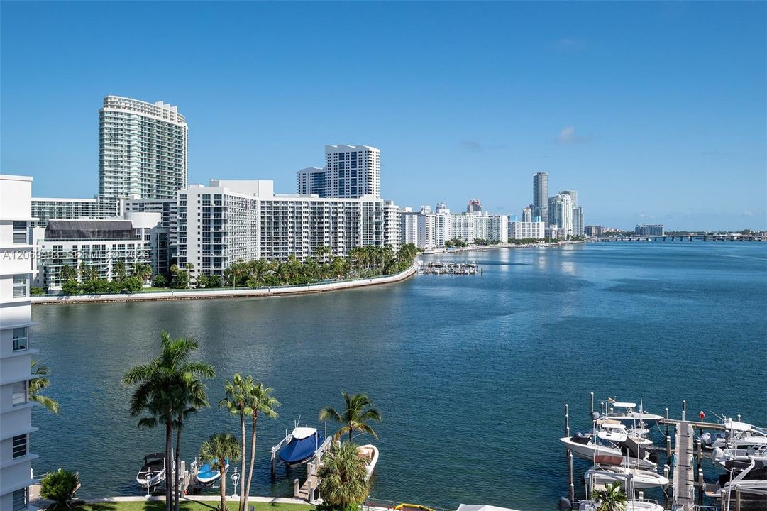For Sale: $875,000 (2 beds, 2 baths, 1238 Square Feet)