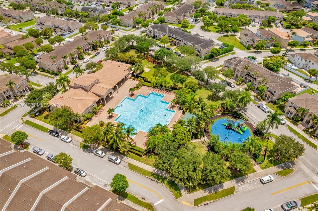 For Sale: $339,000 (2 beds, 2 baths, 1408 Square Feet)