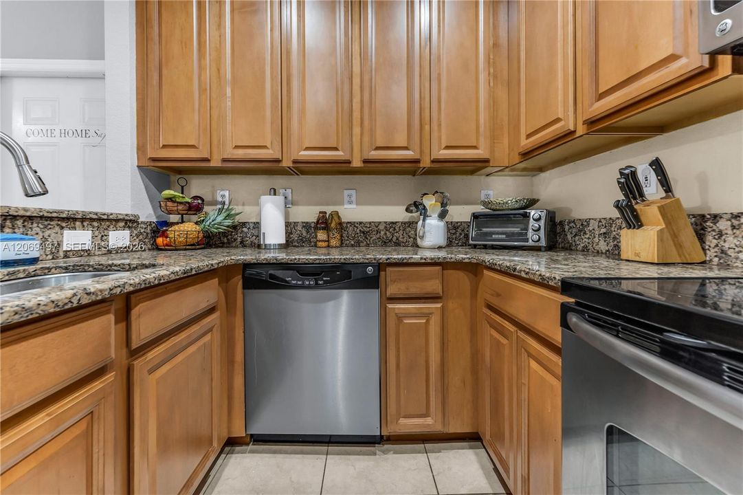For Sale: $339,000 (2 beds, 2 baths, 1408 Square Feet)