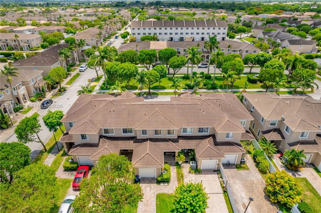 For Sale: $339,000 (2 beds, 2 baths, 1408 Square Feet)