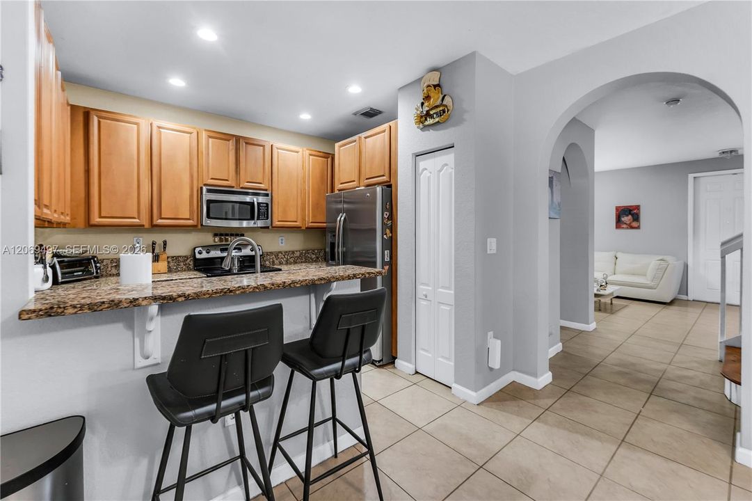 For Sale: $339,000 (2 beds, 2 baths, 1408 Square Feet)