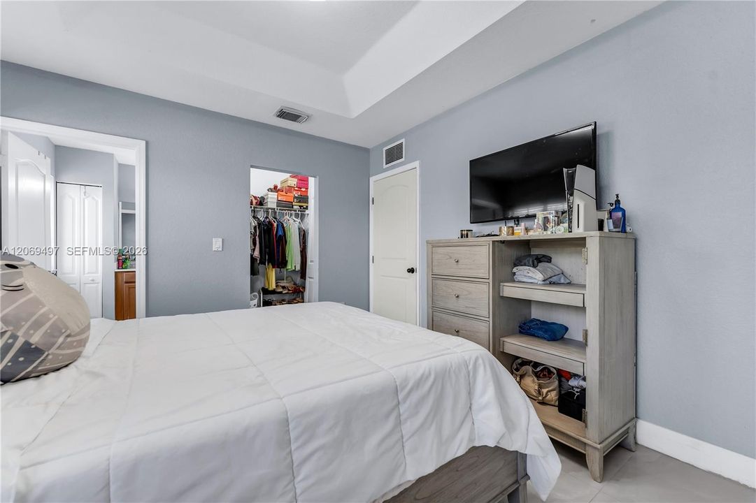 For Sale: $339,000 (2 beds, 2 baths, 1408 Square Feet)
