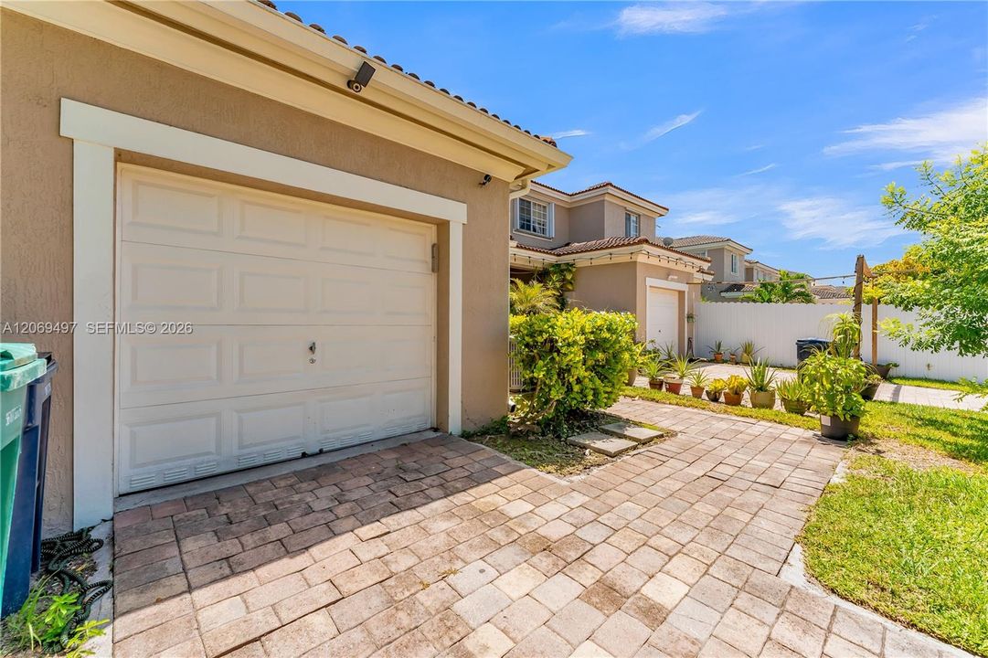 For Sale: $339,000 (2 beds, 2 baths, 1408 Square Feet)