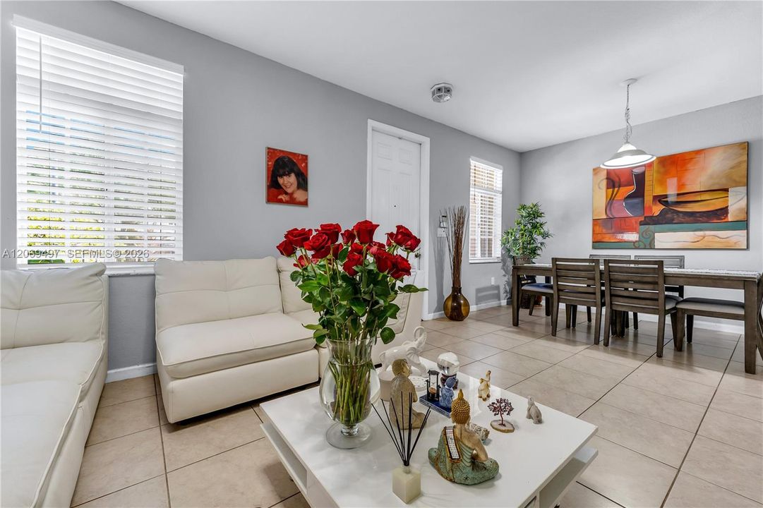 For Sale: $339,000 (2 beds, 2 baths, 1408 Square Feet)