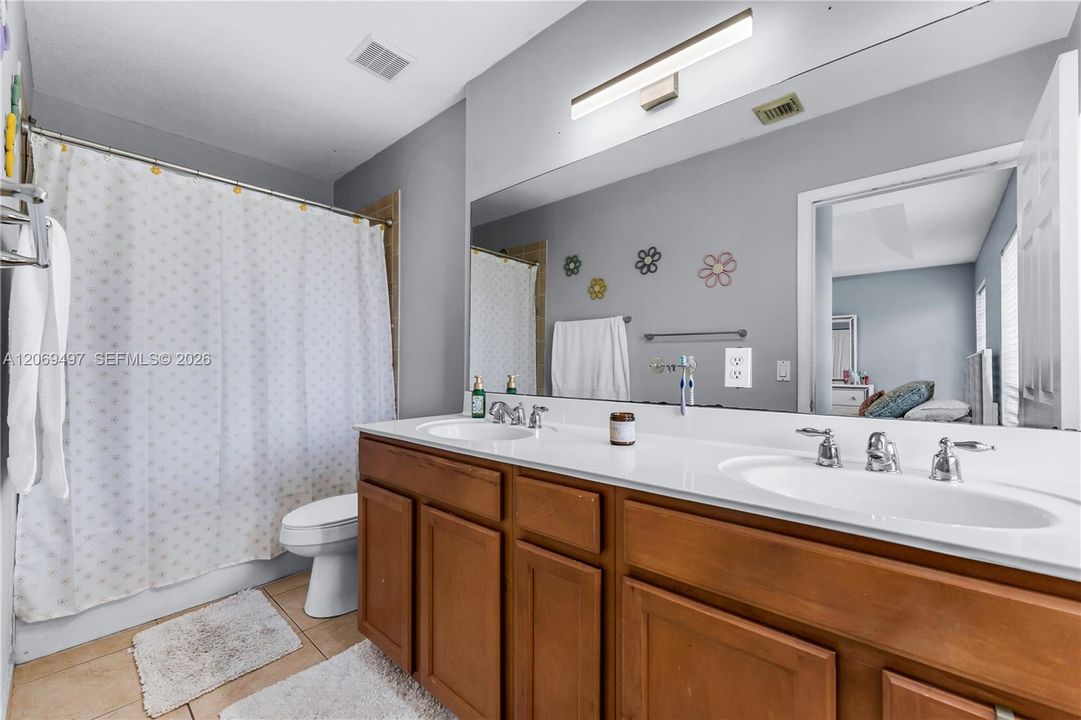 For Sale: $339,000 (2 beds, 2 baths, 1408 Square Feet)