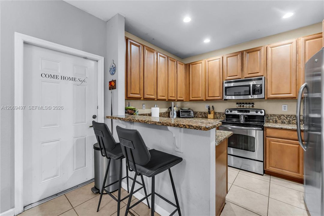For Sale: $339,000 (2 beds, 2 baths, 1408 Square Feet)