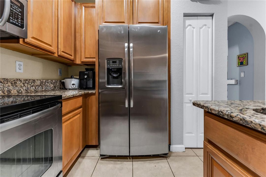 For Sale: $339,000 (2 beds, 2 baths, 1408 Square Feet)