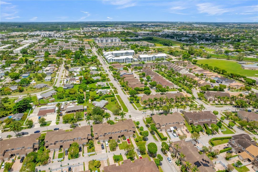 For Sale: $339,000 (2 beds, 2 baths, 1408 Square Feet)
