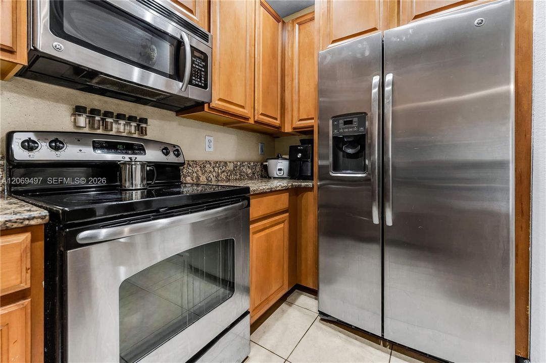 For Sale: $339,000 (2 beds, 2 baths, 1408 Square Feet)