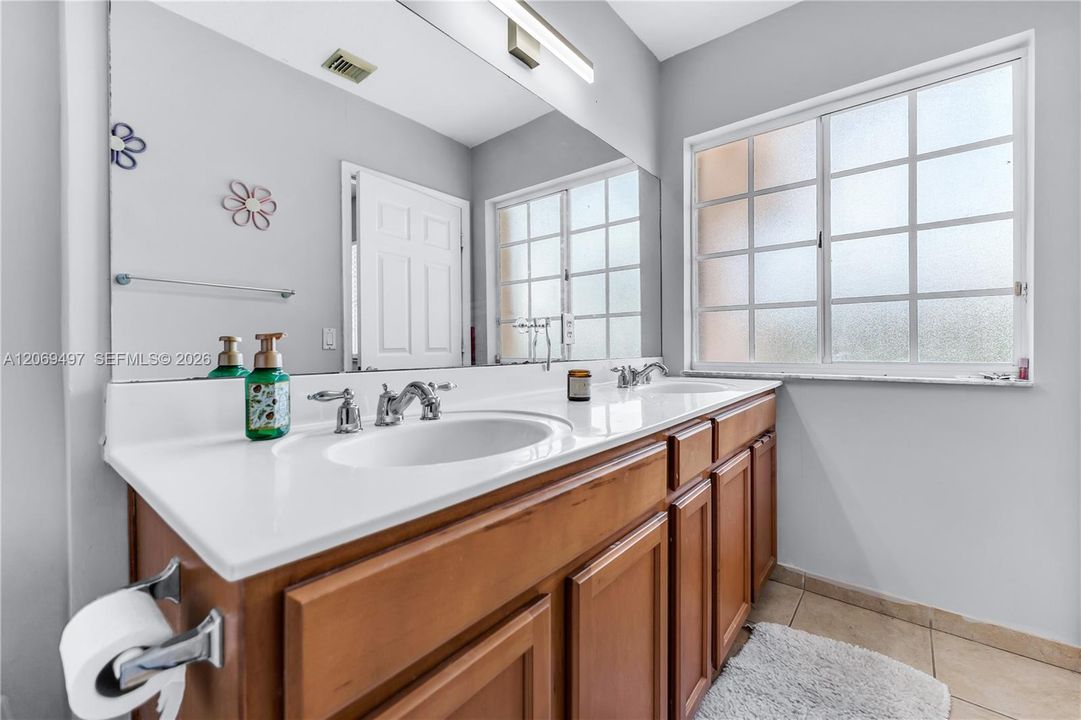 For Sale: $339,000 (2 beds, 2 baths, 1408 Square Feet)