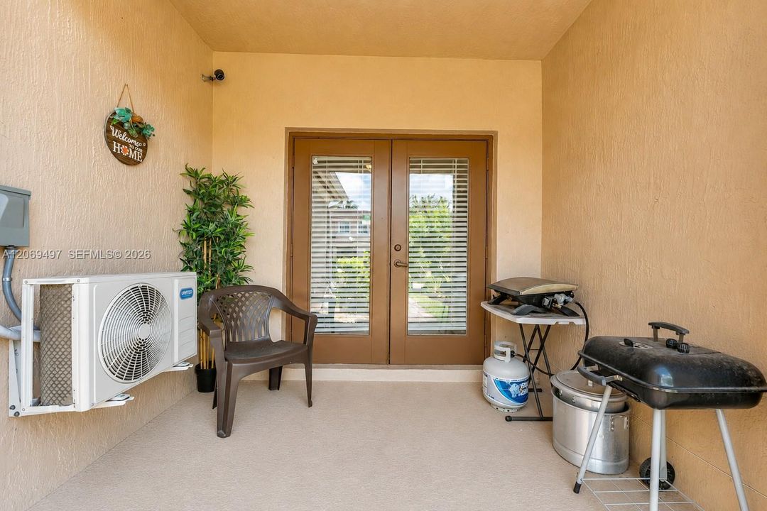 For Sale: $339,000 (2 beds, 2 baths, 1408 Square Feet)