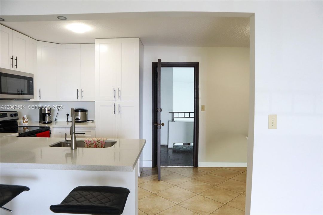 For Sale: $325,000 (2 beds, 2 baths, 1248 Square Feet)