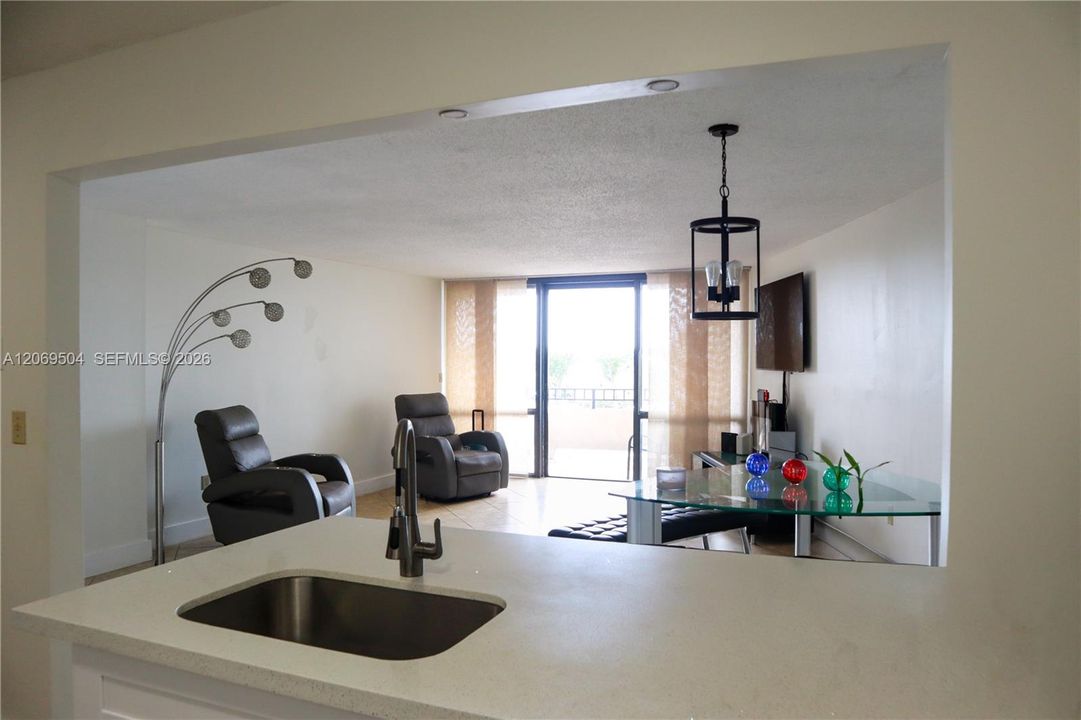For Sale: $325,000 (2 beds, 2 baths, 1248 Square Feet)