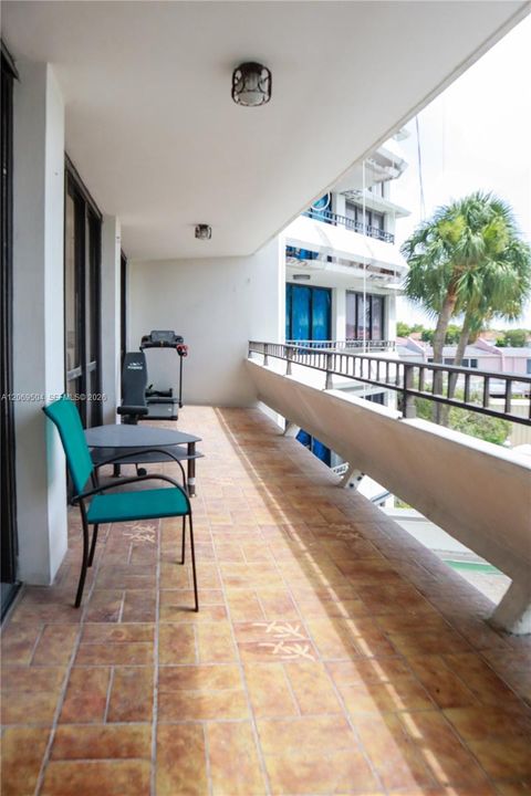 For Sale: $325,000 (2 beds, 2 baths, 1248 Square Feet)