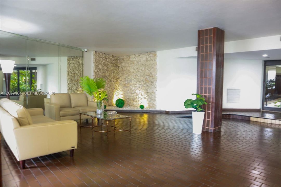 For Sale: $325,000 (2 beds, 2 baths, 1248 Square Feet)