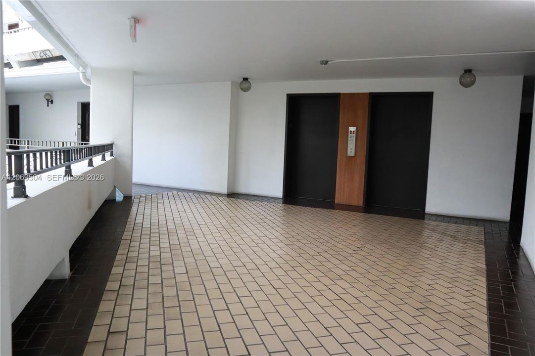 For Sale: $325,000 (2 beds, 2 baths, 1248 Square Feet)