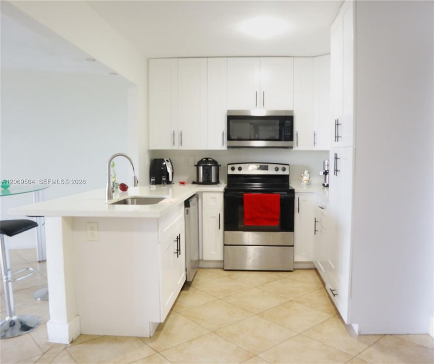 For Sale: $325,000 (2 beds, 2 baths, 1248 Square Feet)