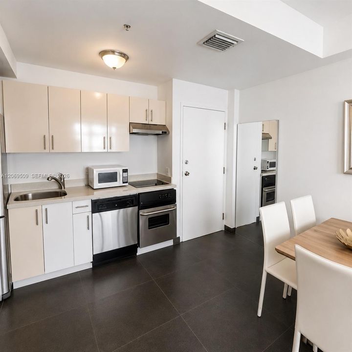 For Rent: $2,200 (1 beds, 1 baths, 473 Square Feet)