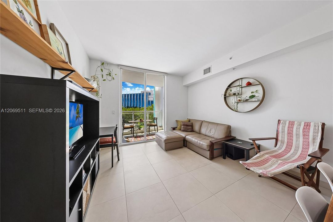 For Sale: $649,900 (2 beds, 2 baths, 1043 Square Feet)