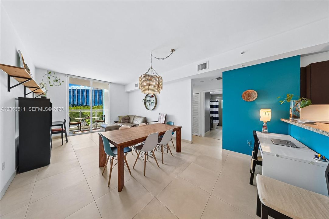 For Sale: $649,900 (2 beds, 2 baths, 1043 Square Feet)