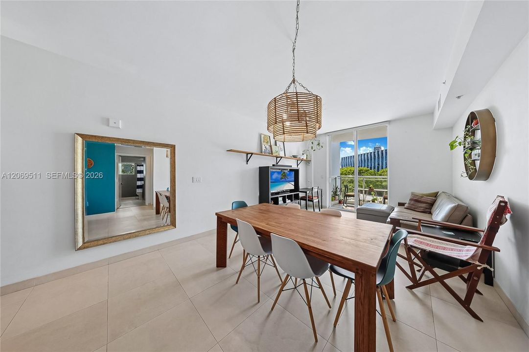 For Sale: $649,900 (2 beds, 2 baths, 1043 Square Feet)