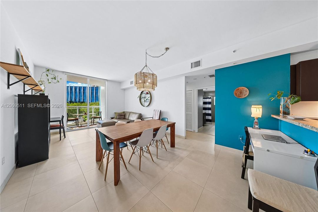 For Sale: $649,900 (2 beds, 2 baths, 1043 Square Feet)