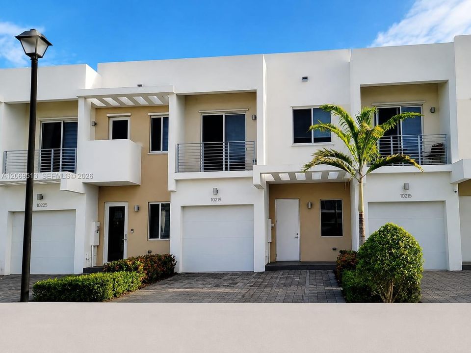 For Rent: $4,350 (3 beds, 2 baths, 1816 Square Feet)