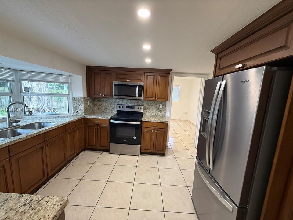 В аренду: $4,400 (4 спален, 2 ванн, 1725 Квадратных фут)