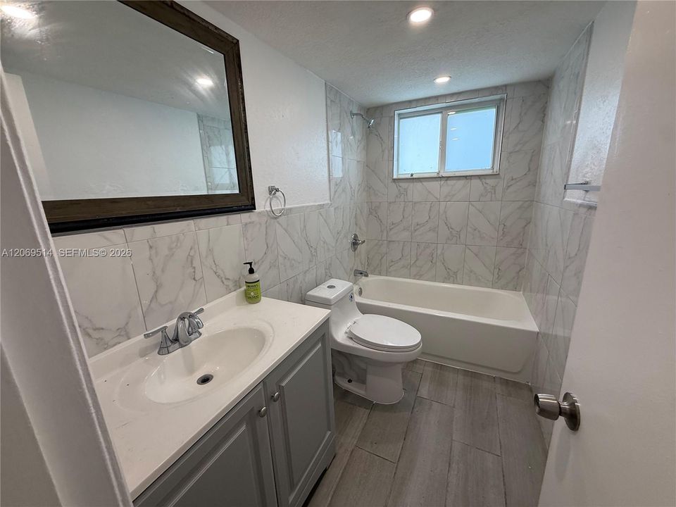 В аренду: $4,400 (4 спален, 2 ванн, 1725 Квадратных фут)