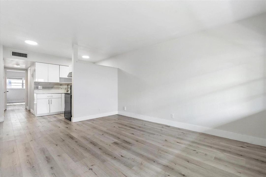 08-1638 Plunkett St_008
