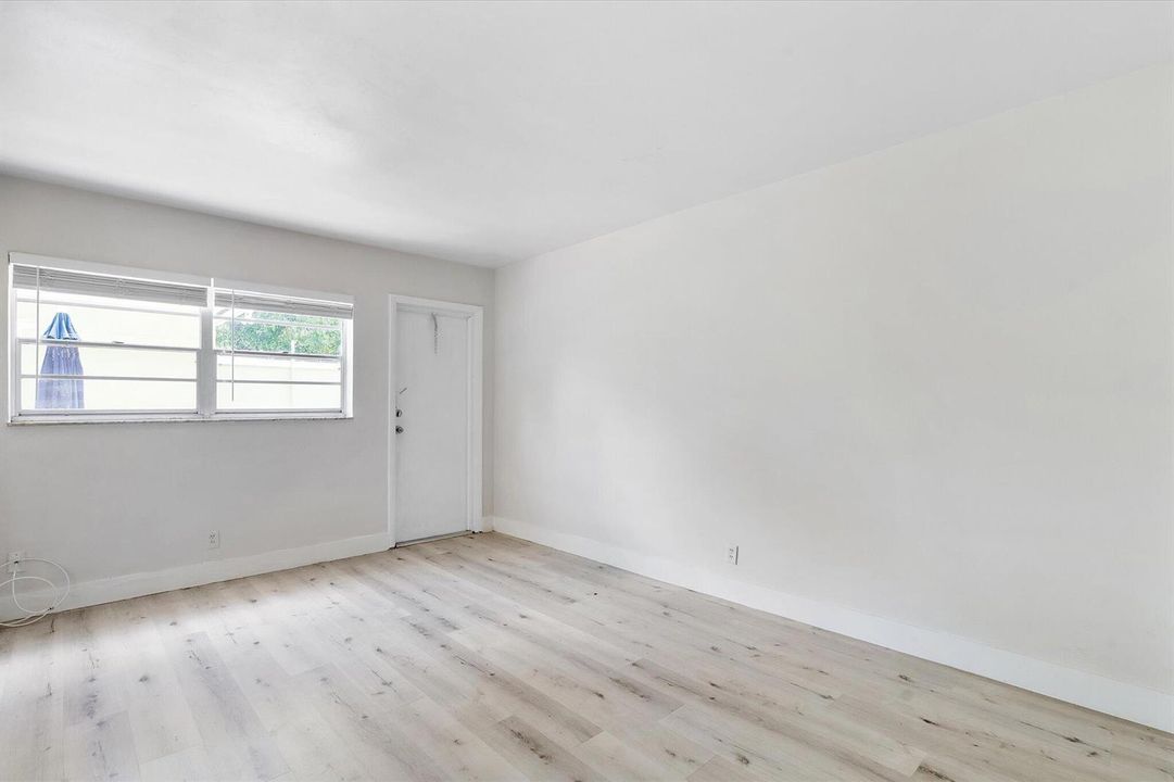 18-1638 Plunkett St_018