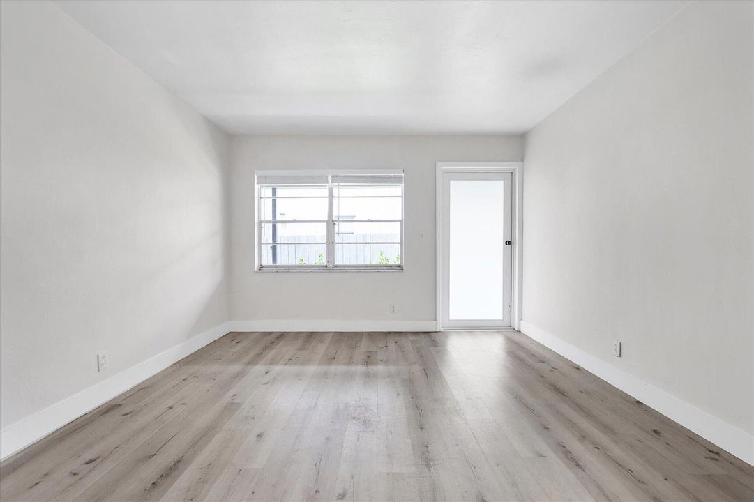 13-1638 Plunkett St_013