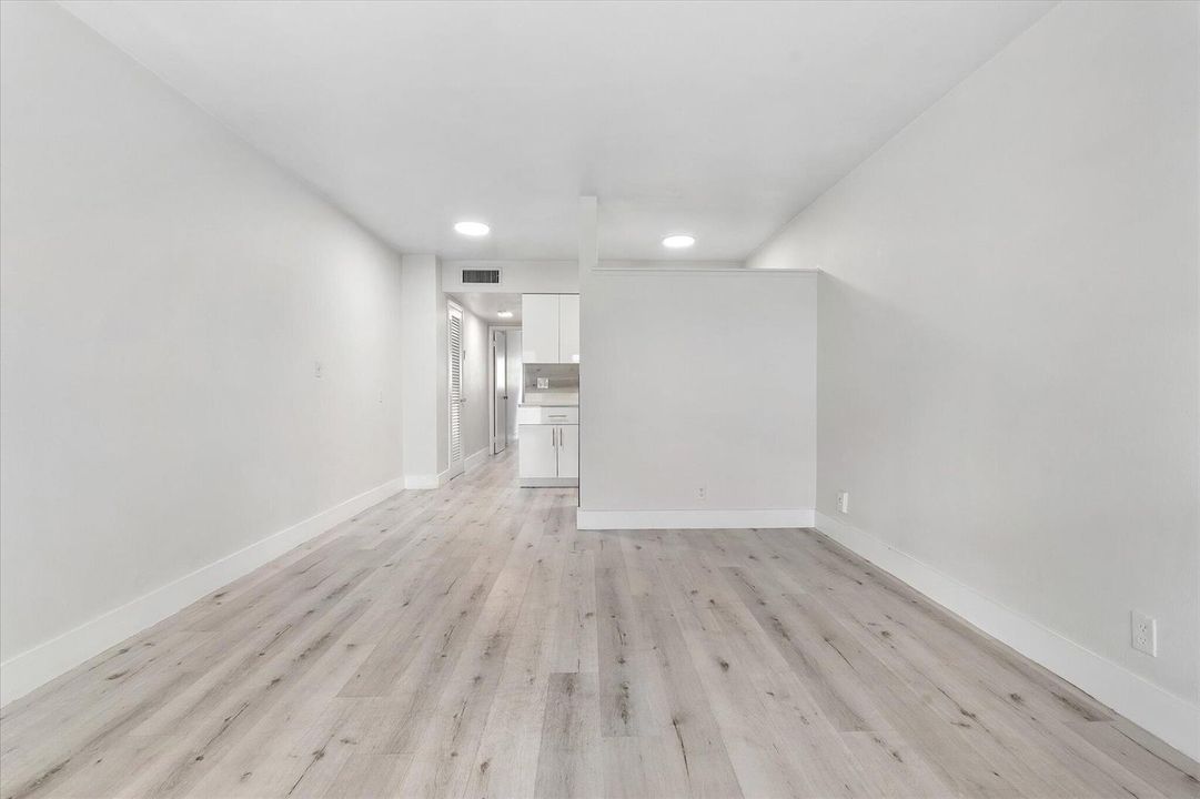12-1638 Plunkett St_012