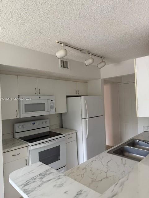 For Rent: $1,700 (1 beds, 1 baths, 798 Square Feet)