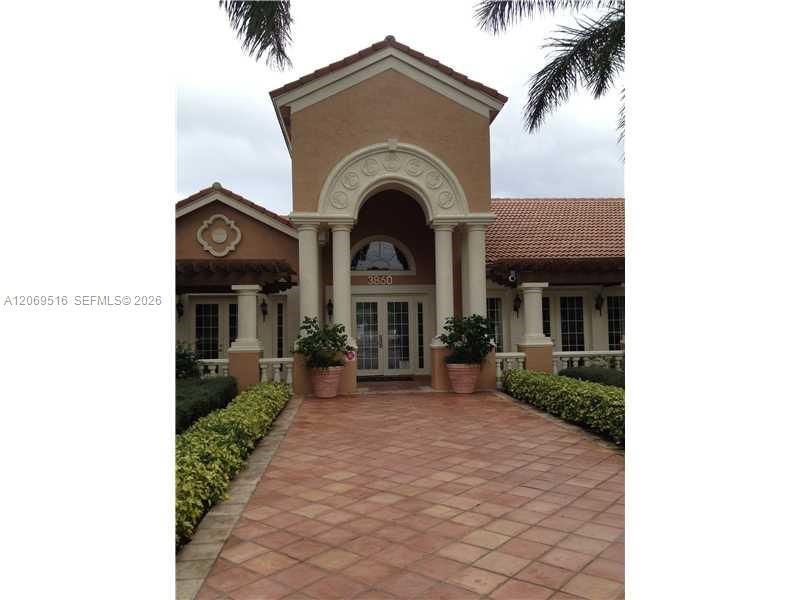 For Rent: $1,700 (1 beds, 1 baths, 798 Square Feet)
