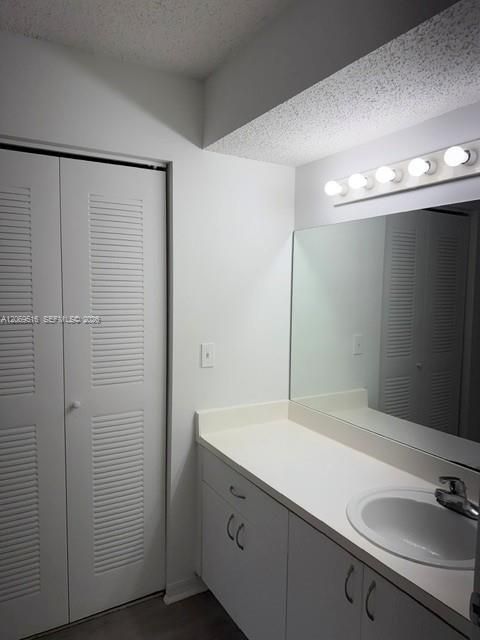 For Rent: $1,700 (1 beds, 1 baths, 798 Square Feet)