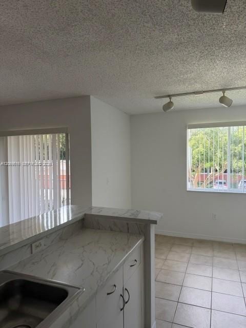 For Rent: $1,700 (1 beds, 1 baths, 798 Square Feet)