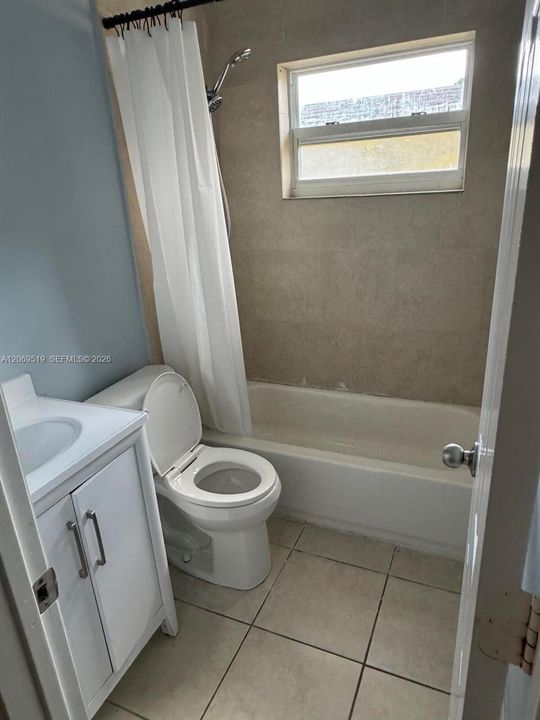 For Sale: $260,000 (2 beds, 1 baths, 816 Square Feet)