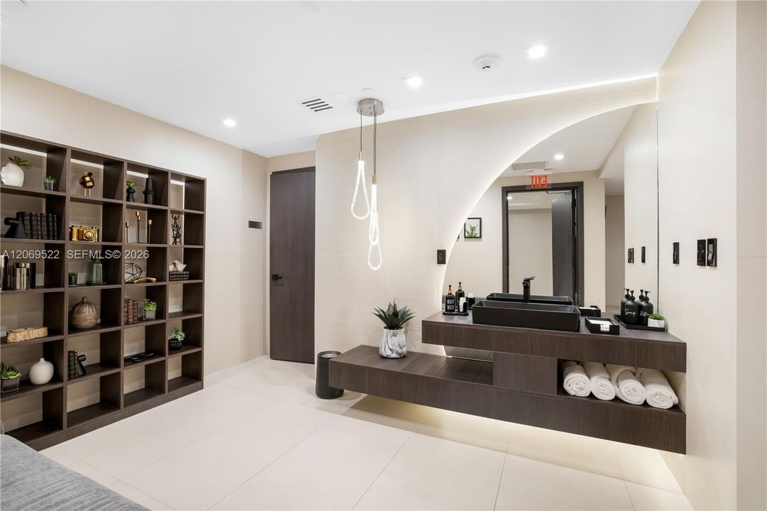 For Rent: $10,800 (3 beds, 3 baths, 2106 Square Feet)