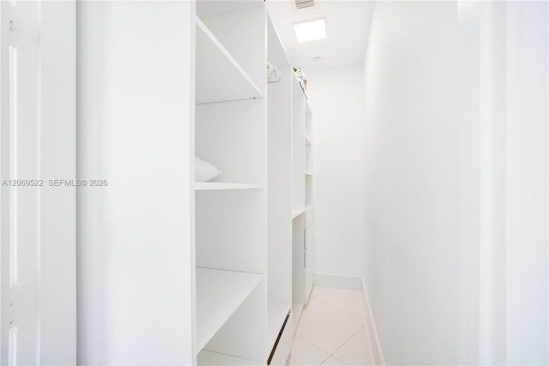 For Rent: $10,800 (3 beds, 3 baths, 2106 Square Feet)
