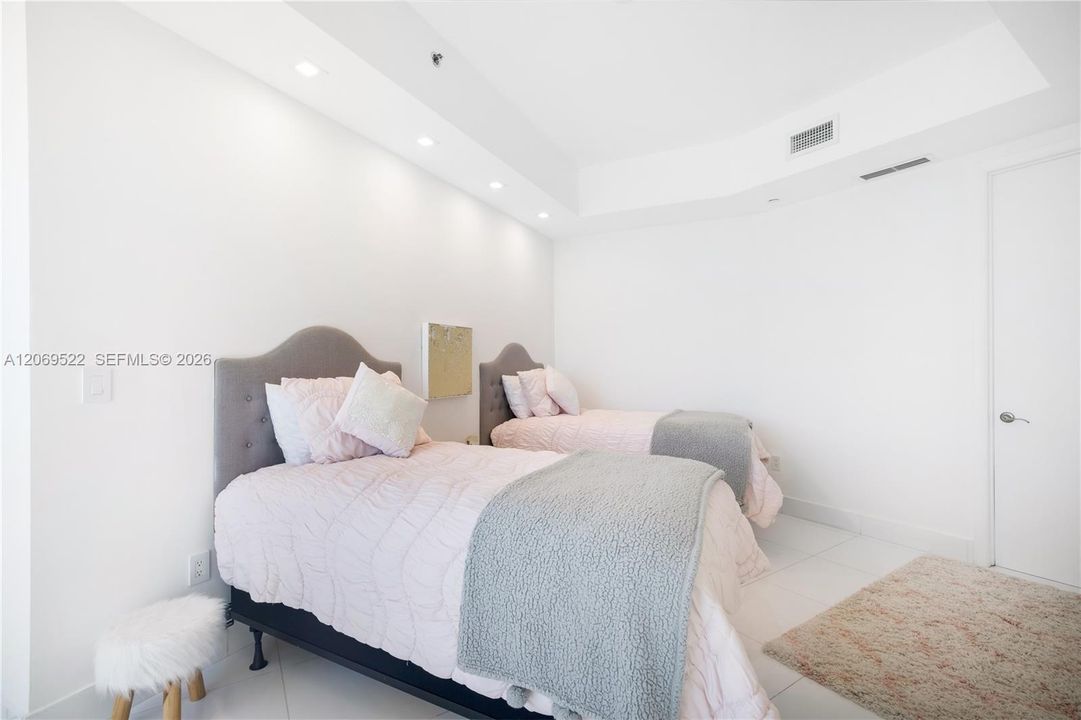 For Rent: $10,800 (3 beds, 3 baths, 2106 Square Feet)