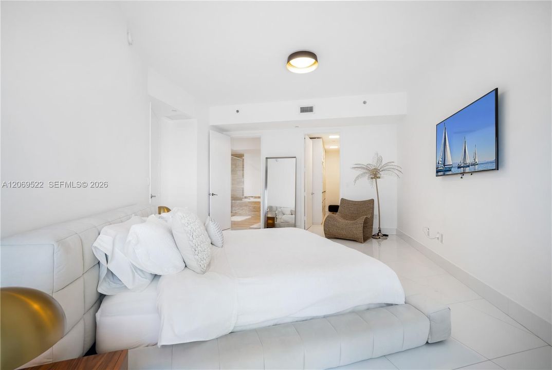 For Rent: $10,800 (3 beds, 3 baths, 2106 Square Feet)