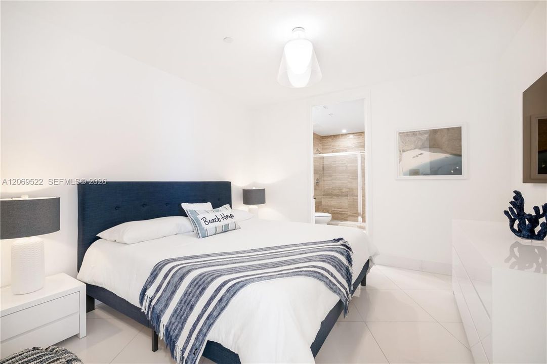 For Rent: $10,800 (3 beds, 3 baths, 2106 Square Feet)