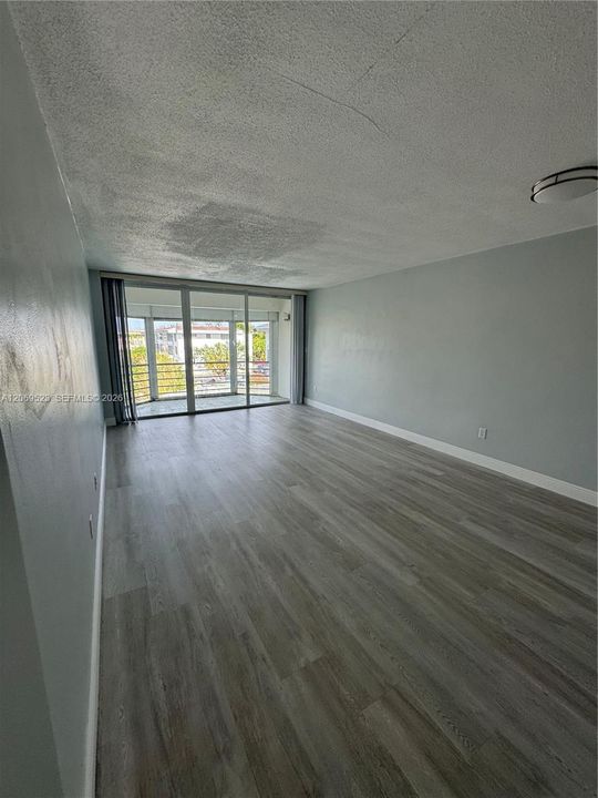 В аренду: $1,850 (1 спален, 1 ванн, 825 Квадратных фут)