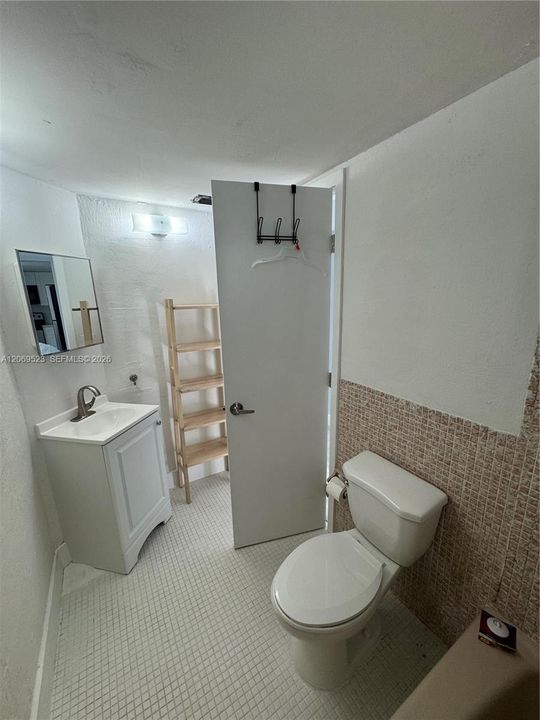 В аренду: $1,850 (1 спален, 1 ванн, 825 Квадратных фут)