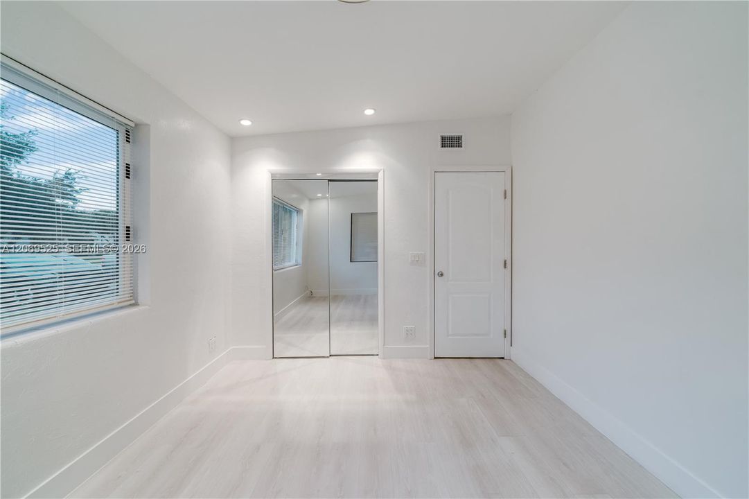 For Sale: $449,000 (3 beds, 1 baths, 852 Square Feet)